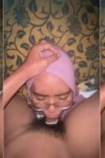 Mencoba-Deep-Throat-dengan-Kondom-Istri-Jilbabku-152x228